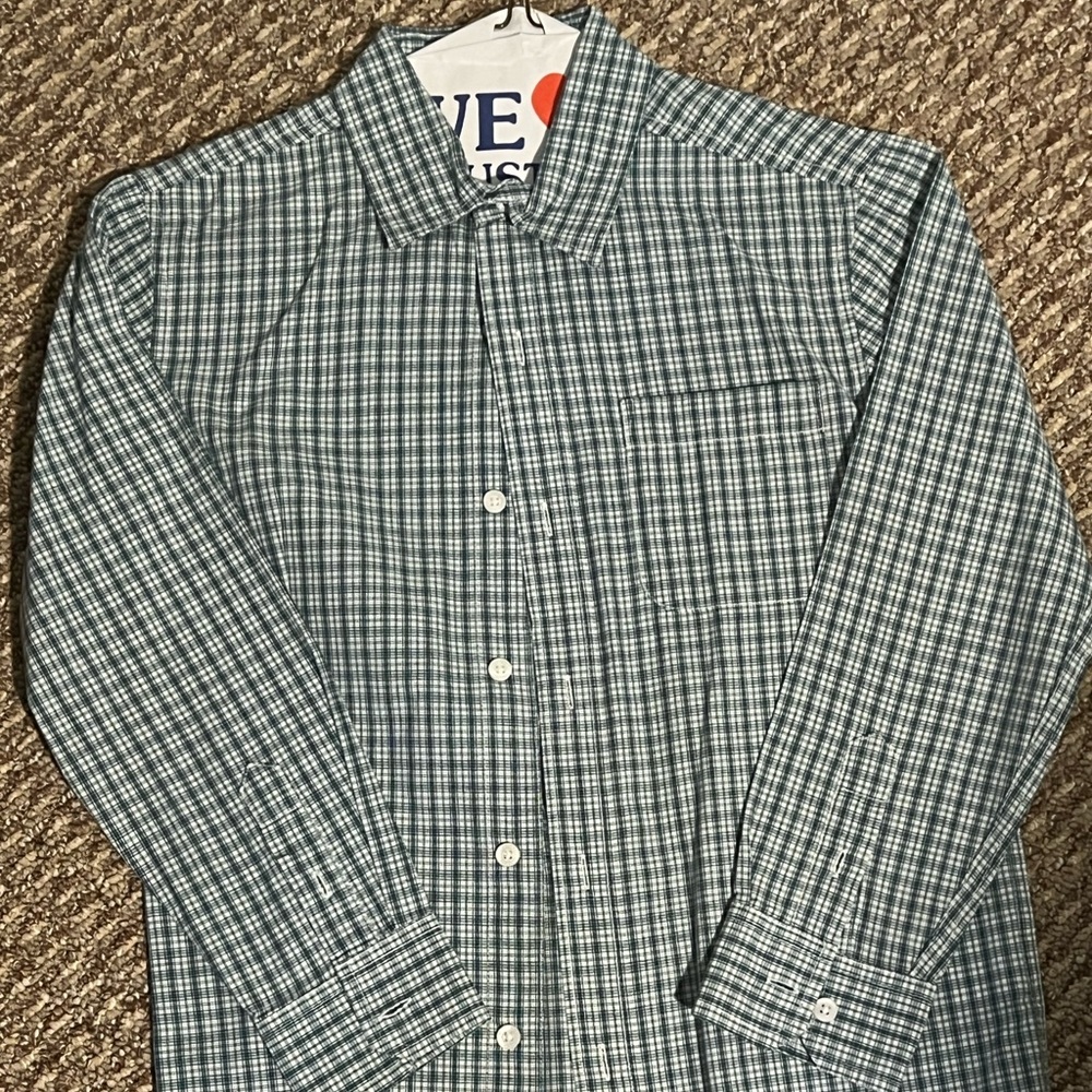 Boys Old Navy button up. Excellent condition. Size medium.
